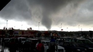 Mini tornade dans la ZI la plus grande d'Europe