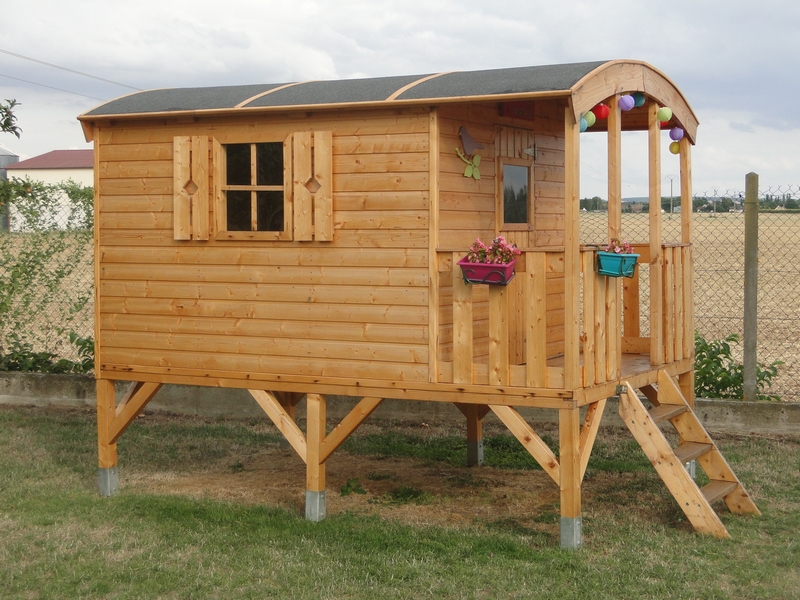 cabane-de-jardin-pour-enfant-sur-pilotis