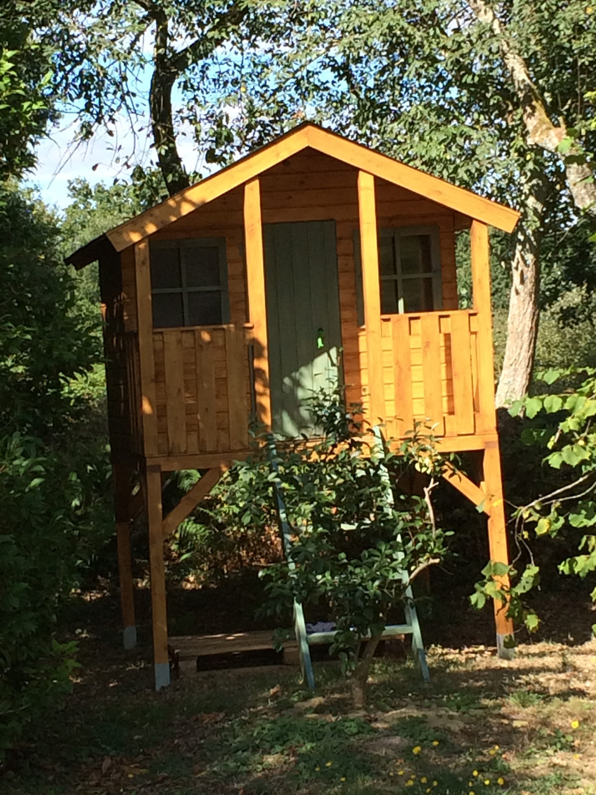 cabane_enfant_sur_pilotis_