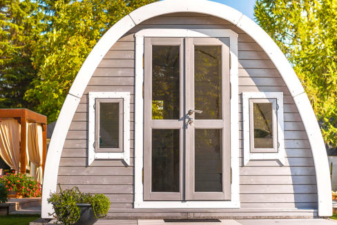 chalets-en-bois-Camping-Pod-3.2-x-5.8-m-INSULATED-2Pod isolé 4 saison grand modele habitation insolite