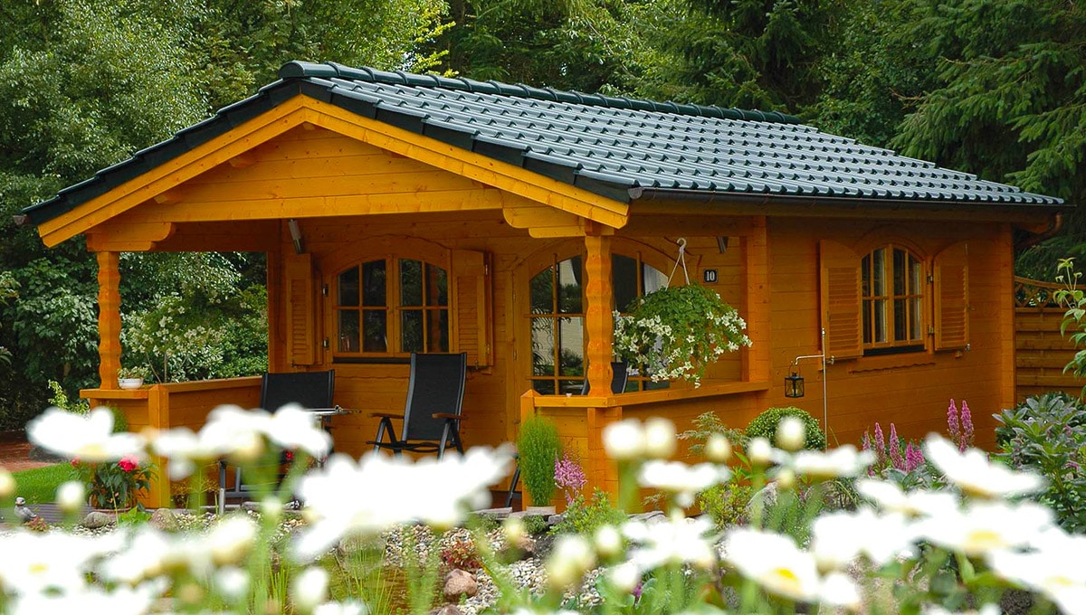 Chalet en bois avec terrasse ALTURA (44 mm), 31 m² + 8 m²