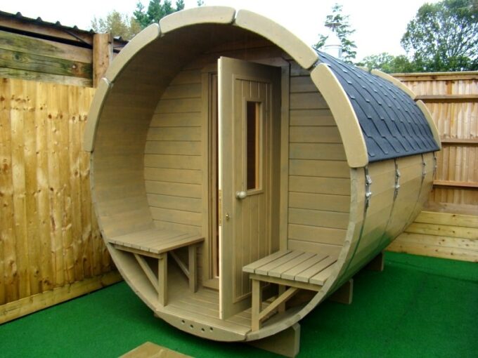 Sauna tonneau extérieur Ø2,2 x 3,5 m Sauna tonneau en bois thermo-traité - vue extérieure