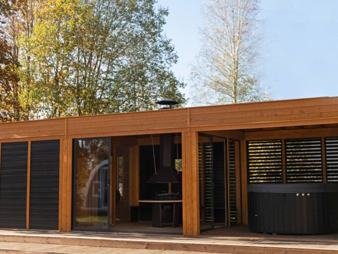 Cube de jardin 3 x 8 m avec sauna, barbecue et détente - vue principale