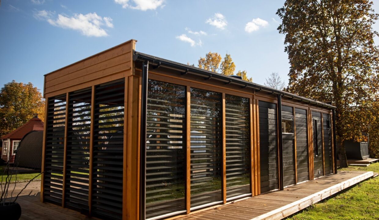 Cube de jardin 3 x 8 m avec sauna, barbecue et détente - vue complémentaire