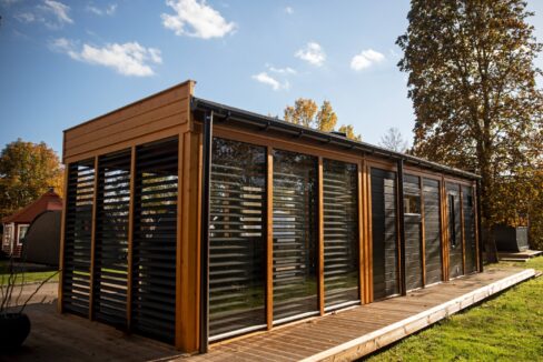 Cube de jardin 3 x 8 m avec sauna, barbecue et détente - vue complémentaire