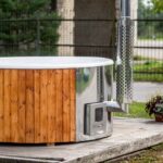 Protection métallique pour cheminée de poêle extérieur de bain nordique - vue principale