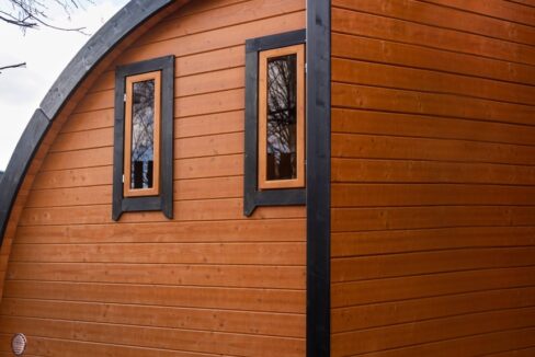 Half-pod sauna 2,4 x 2,4 m - vue extérieure